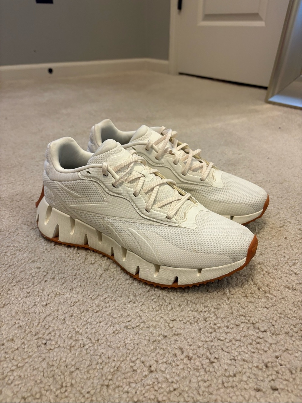 Reebok Cream White Tan Accent Athletic Sneakers Size 8